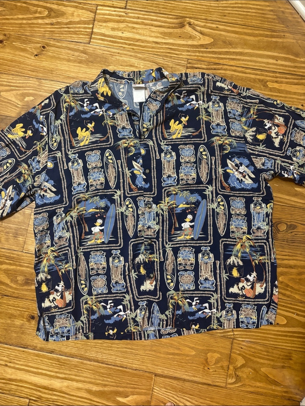 The Disney Store Mickey & Friends Tropical Button Down Size Men’s XXL